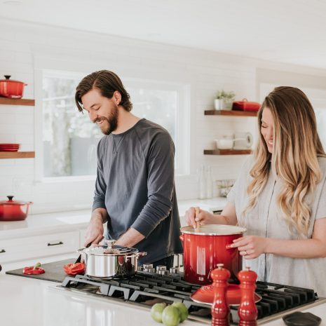 unsplash_couple cooking