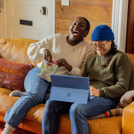 unsplash_friends laughing 3